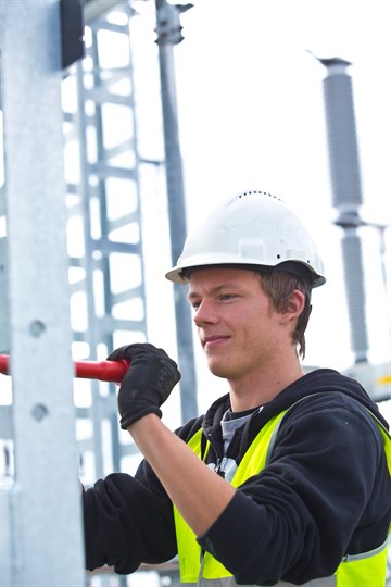 Electriworker Standing F3a9692 Retouched 1 